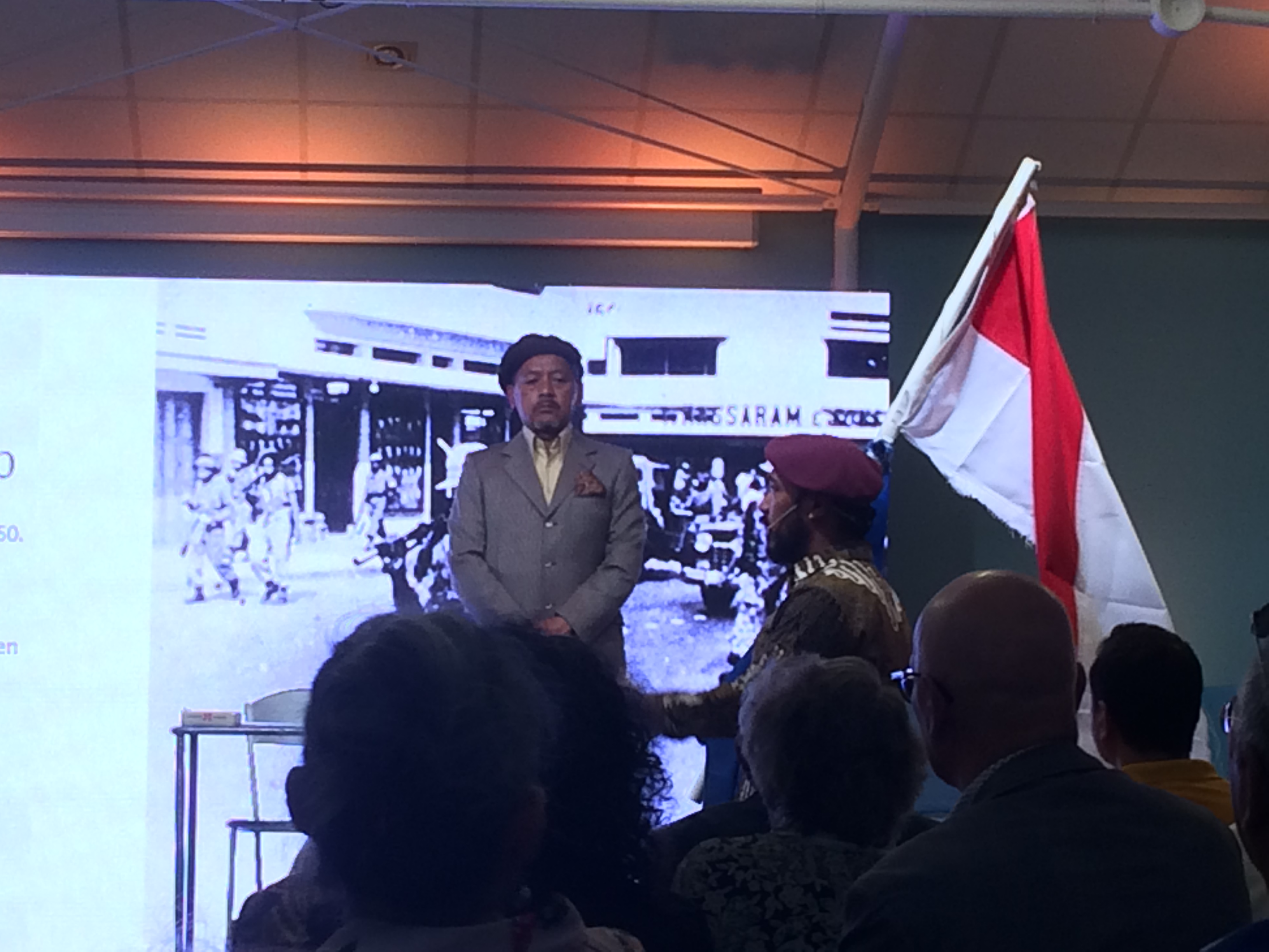 De broers Josef en Aaron in het stuk Westerling. Foto: marjolijn kok.