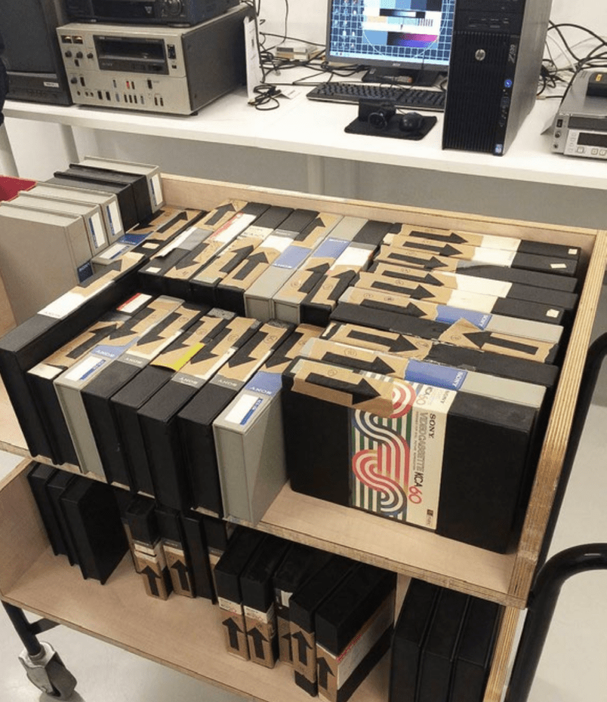 De banden die nu worden beheerd door het Gelders Archief; foto Jeftha Pattikawa.