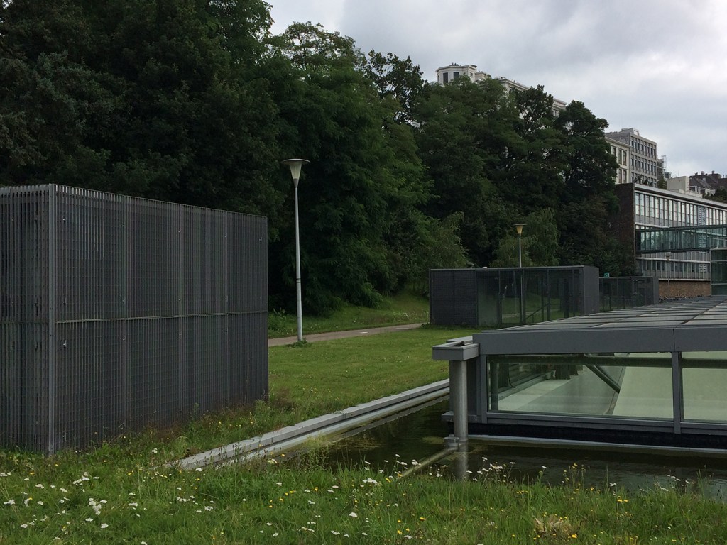 De lokatie van woonoord Onderlangs, nu kunstacademieArtez, met deels ondergrondse gebouwen