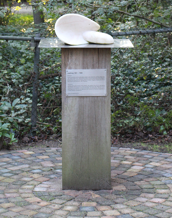 Monument voor het Molukse kamp Laarbrug geplaatst in 2012.