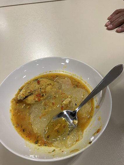 Papeda, er werd ons aangeraden het met de lepel te eten in plaats van te slurpen als we enigszins schone kleren wilde houden.