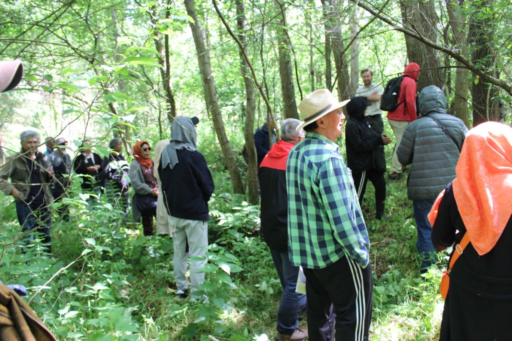 De plek van de moskee in kamp Wyldemerck tijdens ons veldbezoek op 11 juni 2022. De moskee bevond zich aan de linkerkant van de foto. Foto: marjolijn kok.